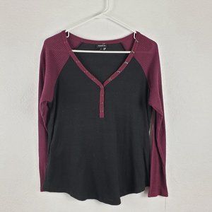 Torrid Women's Size 0 Long Sleeve Waffle Knit Henley Black Burgundy Colorblock